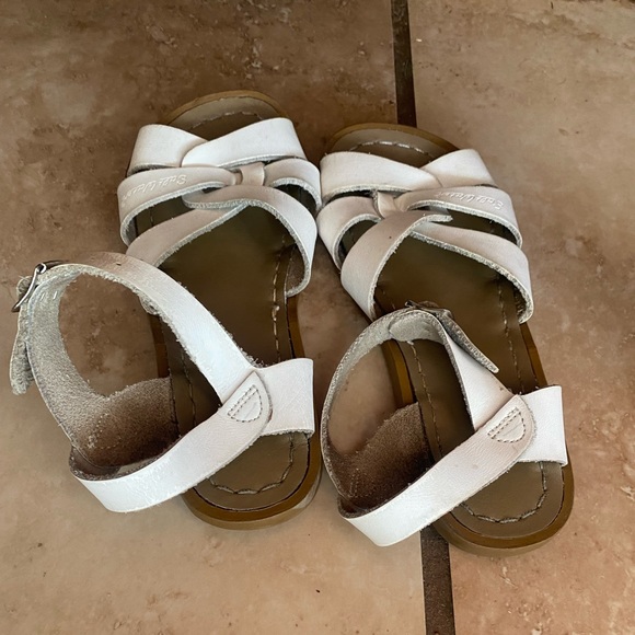 Salt Water Sandals - Little Kid Size 1 - Picture 5 of 11